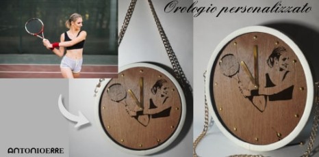 Orologio moderno in legno di noce, personalizzabile con la foto del tuo bambino. Tracolla e dettagli dorati, bordo in ecopelle beige. Un ricordo prezioso e decorativo per la tua casa.