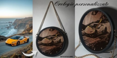 Personalizza il tuo orologio con l'immagine dell'auto dei tuoi sogni: stampa su legno di noce e dettagli dorati. Complemento dell'home decor unico.