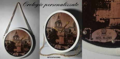 Elegante orologio in legno di noce con l'immagine della Cattedrale di Palermo, personalizzabile con il logo dell'hotel. Dotato di tracolla e dettagli dorati. Un raffinato regalo per gli ospiti.