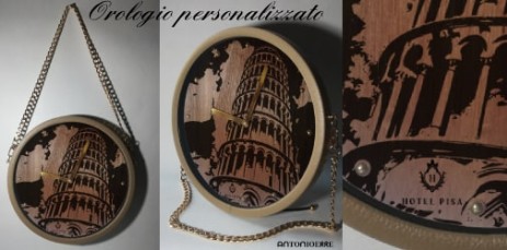 Celebra la Torre di Pisa con questo elegante orologio in legno di noce, tracolla dorata e cornice kaki. Idea regalo raffinata per ospiti d'hotel e amanti dell'arte.